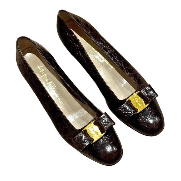 Salvatore Ferragamo Croc Embossed Vara Logo Bow Pump Brown Gold Size 8.5 - Picture 6 of 10